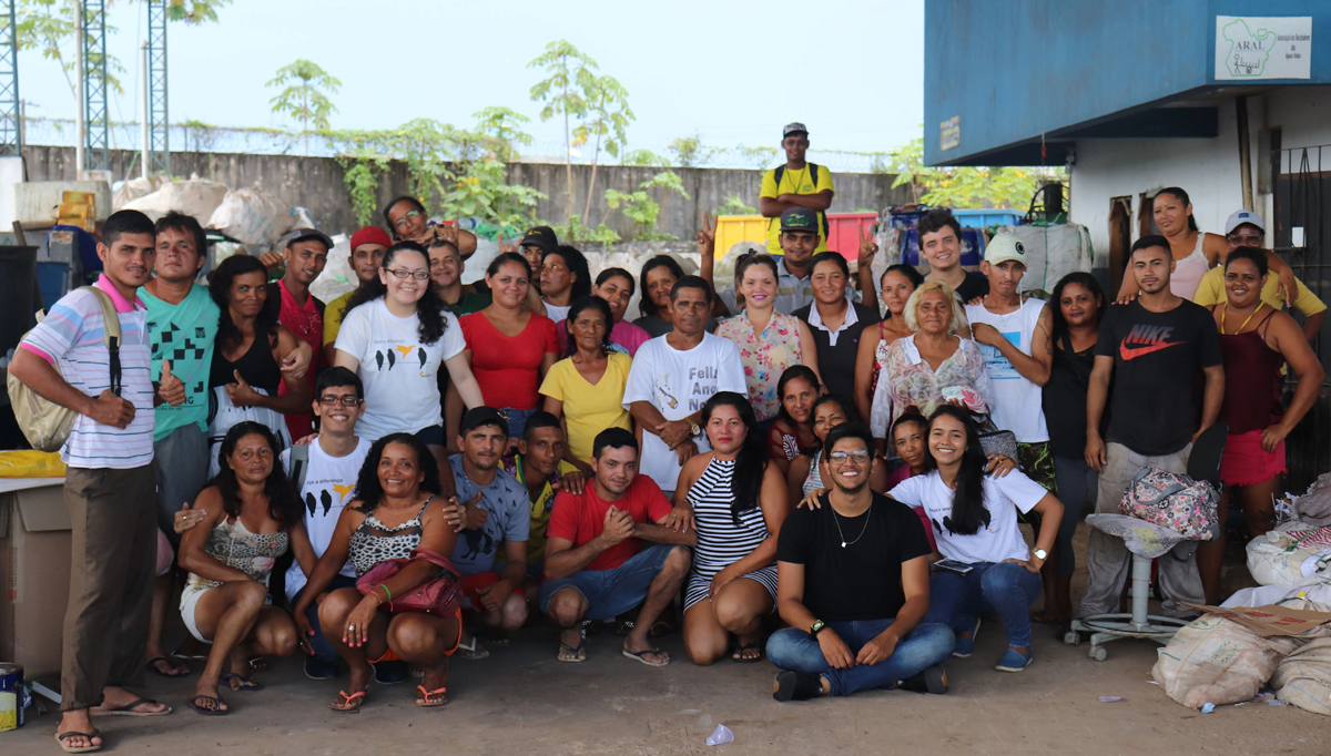 Action de formation avec une coopérative de collecteurs de déchets recyclables soutenue par l'un des projets de l'équipe Enactus de l'université fédérale de Pará, dans la banlieue de Belém, au Brésil